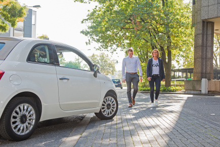 Fußweg mit PKW