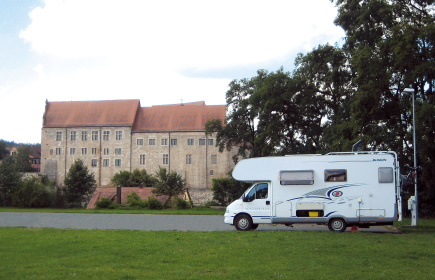 Wohnmobil aus Parkplatz